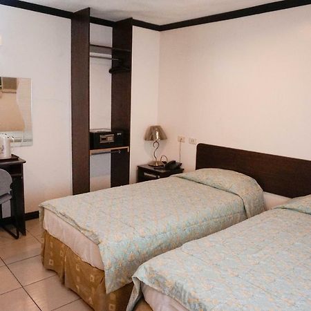 Crowne Garden Hotel Cebu Bagian luar foto