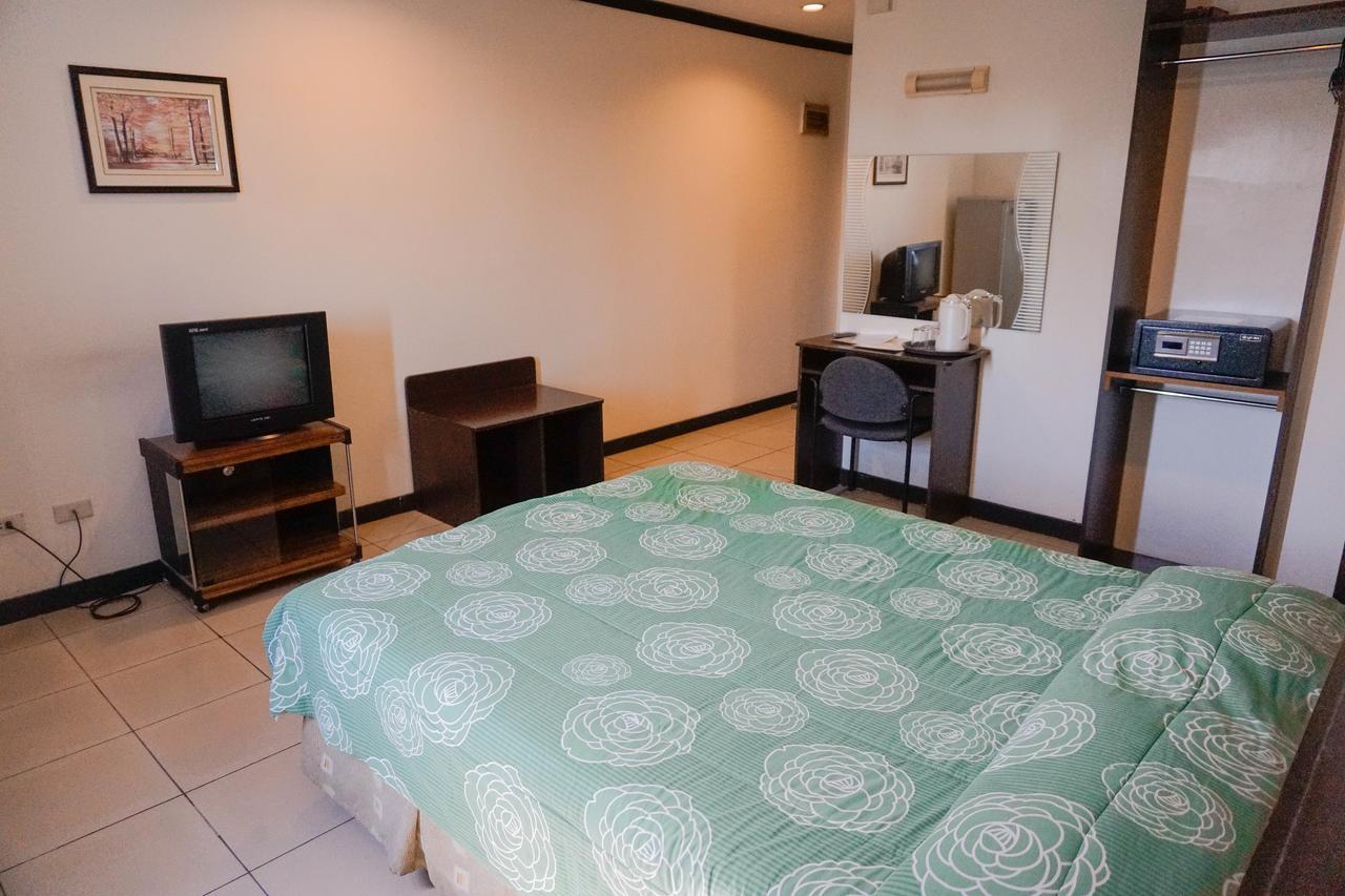 Crowne Garden Hotel Cebu Bagian luar foto