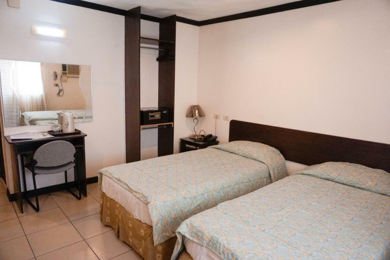 Crowne Garden Hotel Cebu Bagian luar foto