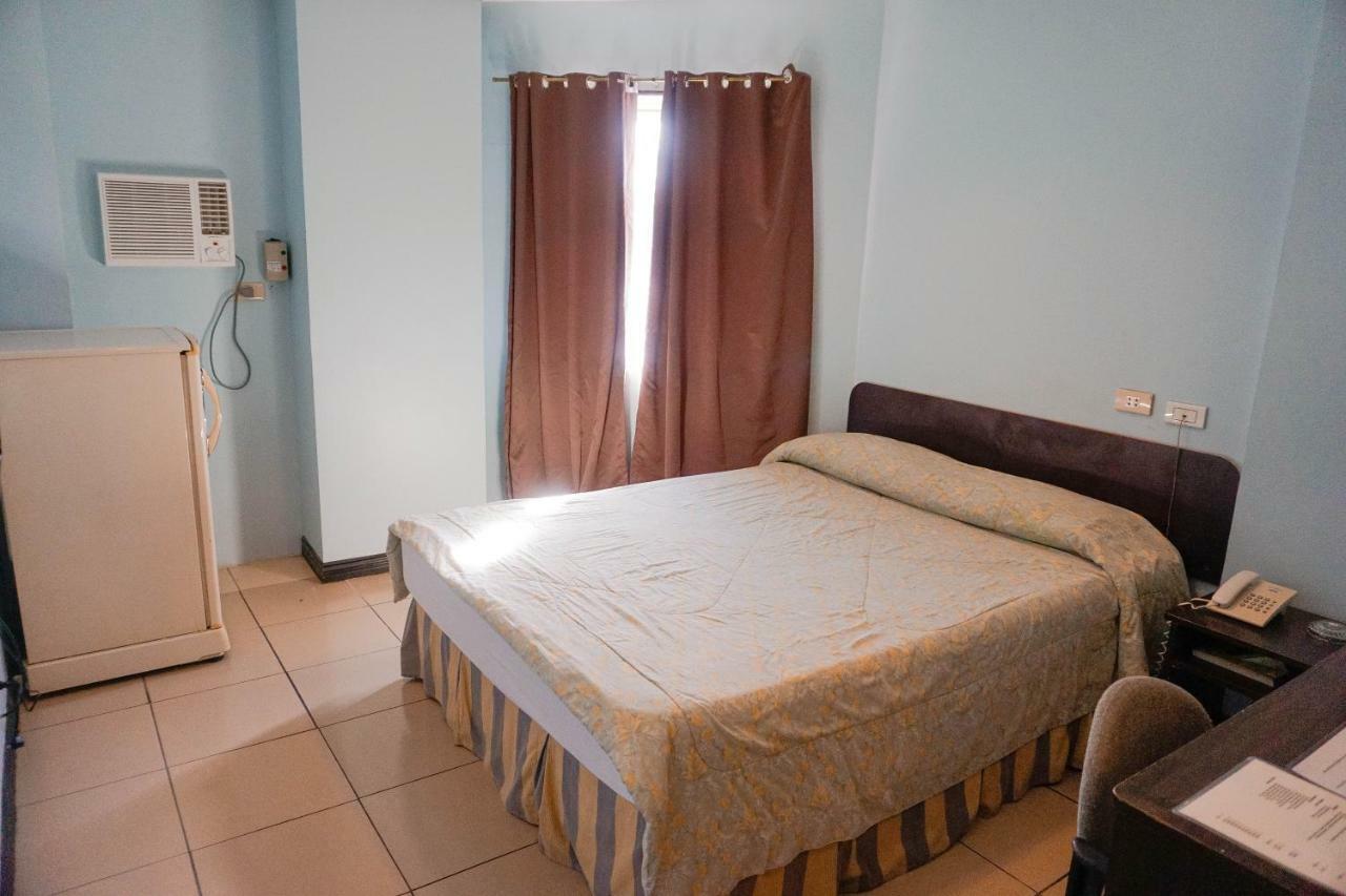 Crowne Garden Hotel Cebu Bagian luar foto